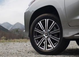 Фото диска Toyota LX2016 черный с полировкой