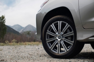 Фото диска Toyota LX2016 серый с полировкой