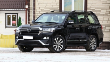 Литые диски Toyota TY2016 серый с полировкой на автомобиле Тойота Лэнд Крузер 200