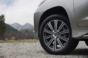 Фото диска Lexus LX2016 серый с полировкой